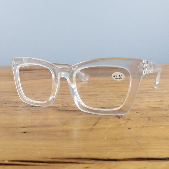 RETRO TRENDY WHITE CLEAR READER GLASSES +2.50 NWT - Picture 1 of 7